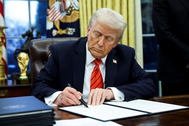 Donald Trump signing executive order in the oval office of the White House